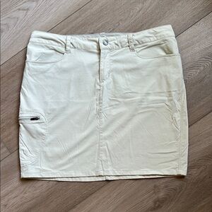 Women’s Patagonia Khaki Skirt. Size 8. Excellent condition